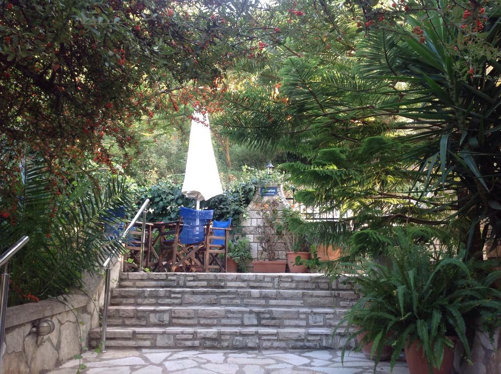 Hotel Nostos Frikes Exteriér fotografie