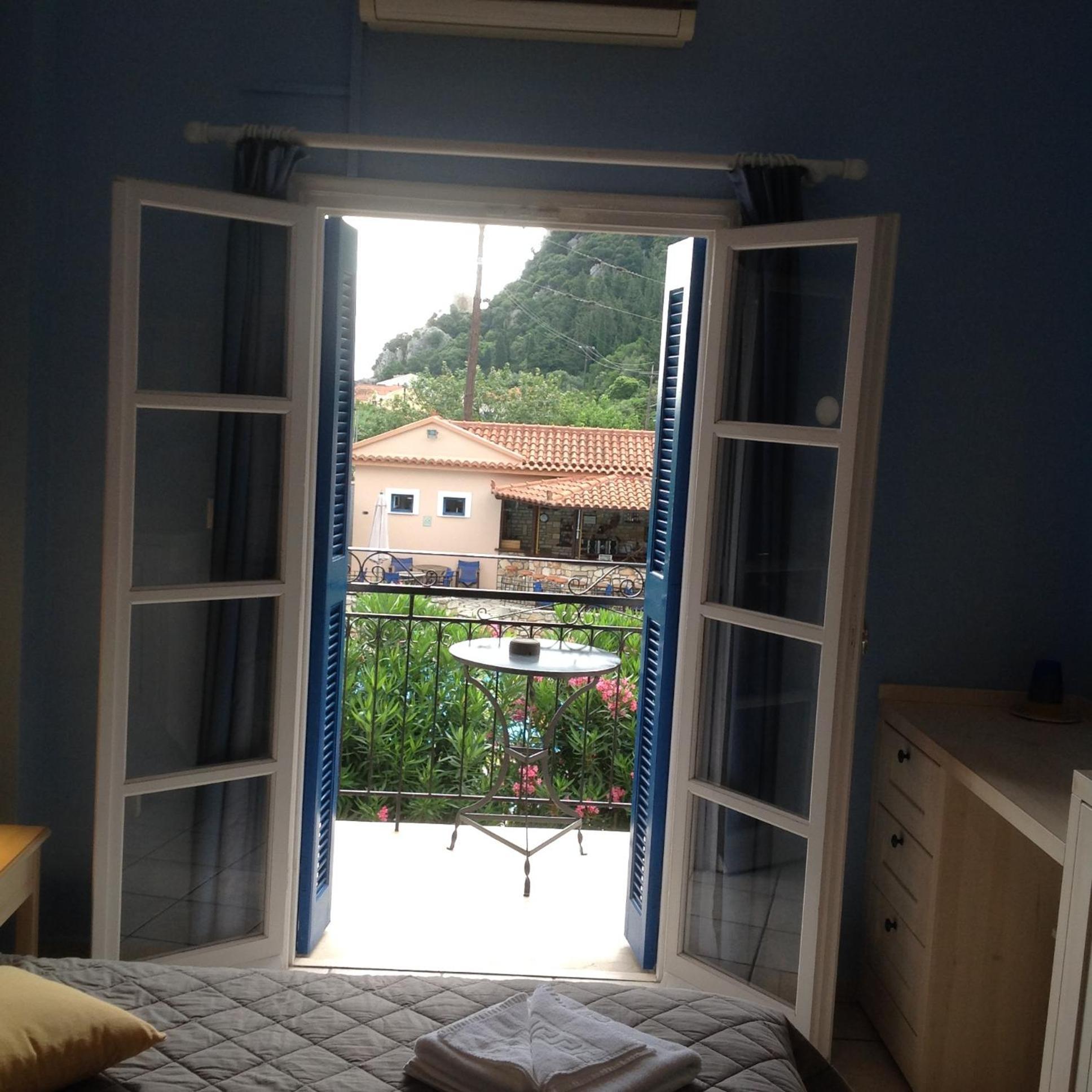 Hotel Nostos Frikes Pokoj fotografie