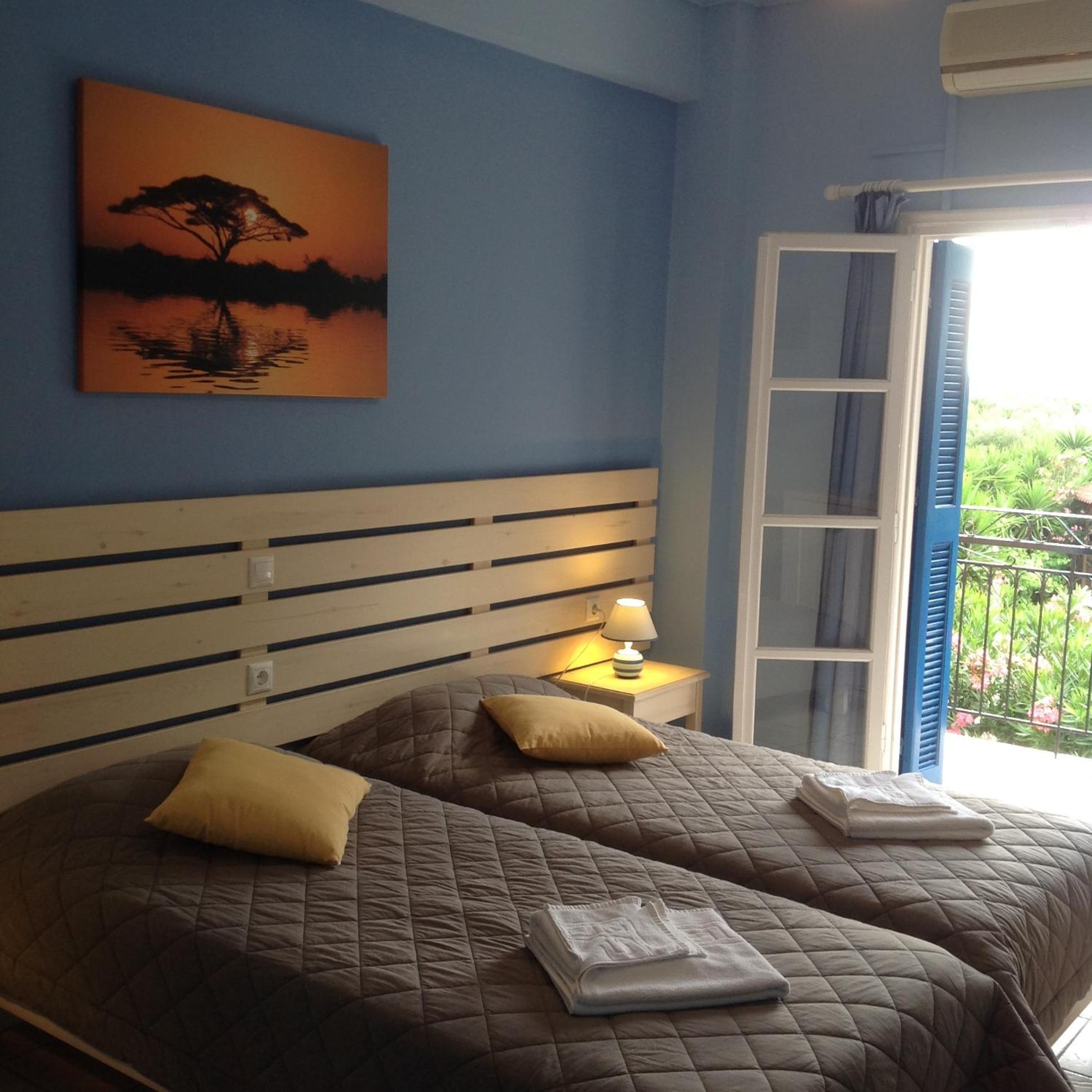 Hotel Nostos Frikes Pokoj fotografie